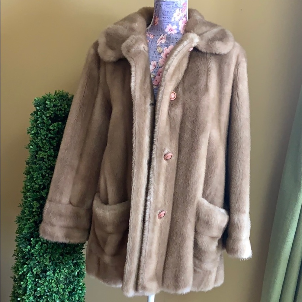 Amazing Vintage Faux Fur Coat - Picture 2 of 12